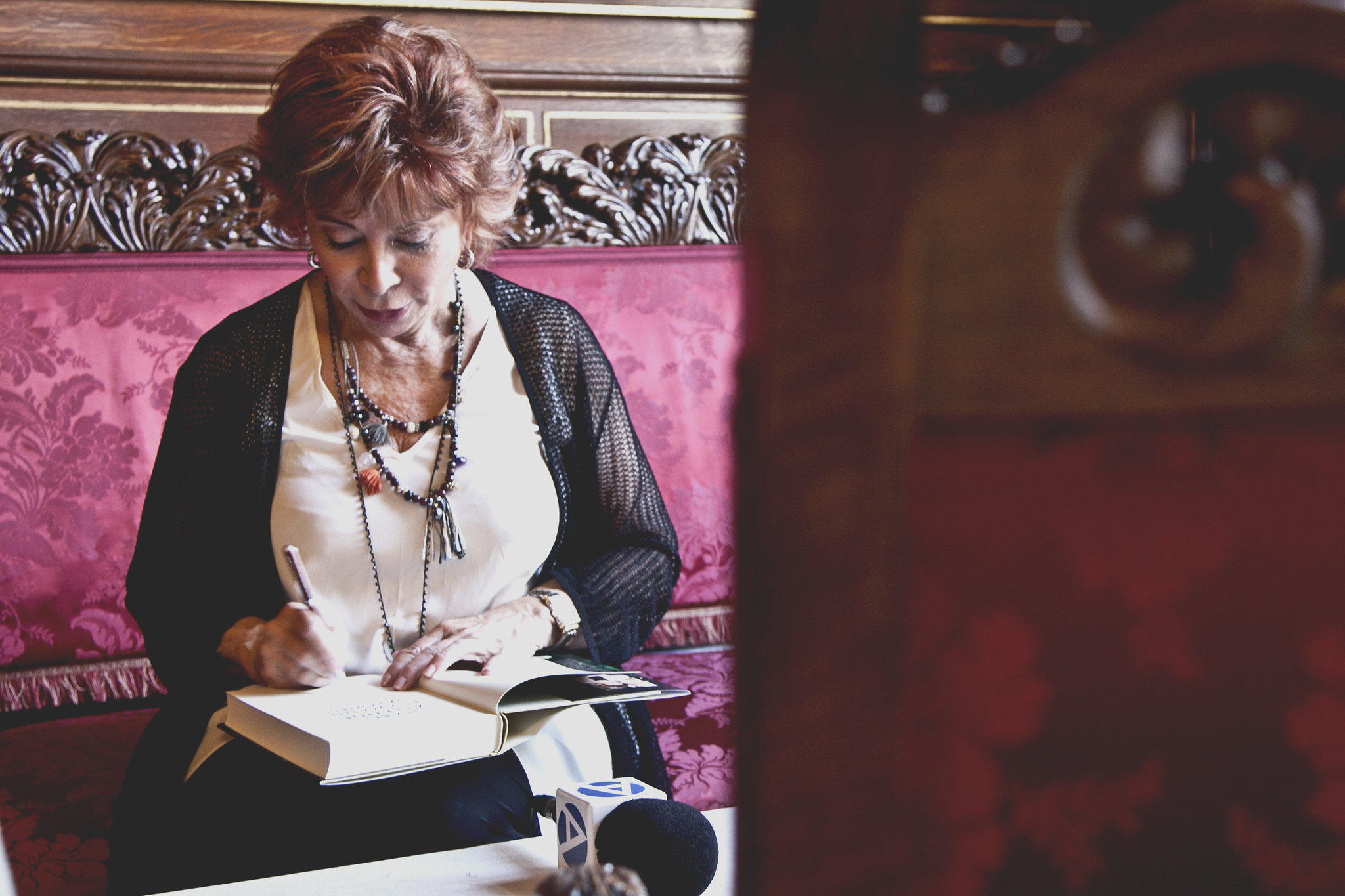 "La casa de los espíritus" de Isabel Allende: resumen y análisis